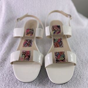 🔵BEACON White Cutesy Many Occasions Sandals